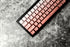 Toetsenbord met Gradient Pink keycaps – esthetische upgrade voor je setup